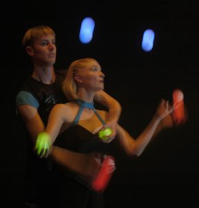 1 Feeding the Fish - LED juggling